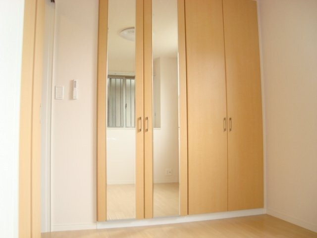 鏡付きで身だしなみバッチリ