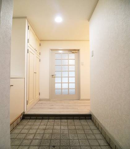 玄関から見るとこんな感じです