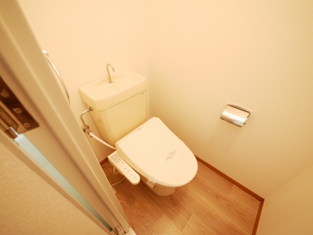 清潔感のあるトイレですね。