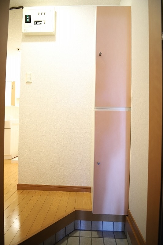 玄関から見るとこんな感じです