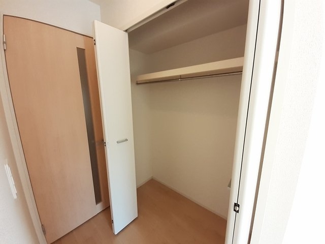 お洋服が多い方でも安心の収納力