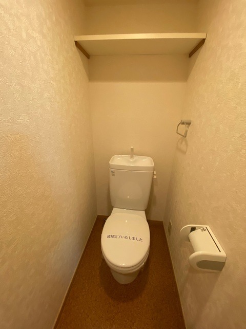 清潔感のあるトイレですね。