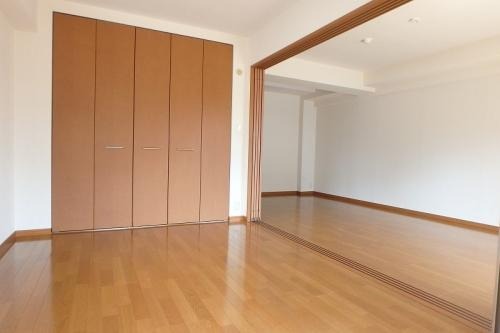リビング横の洋室は子供部屋にピッタリです