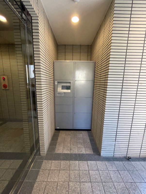 嬉しい宅配ボックス付きです。