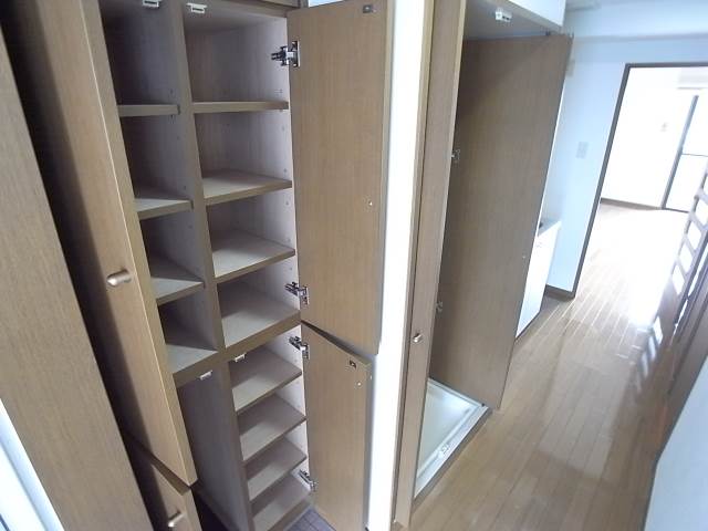 シューズ収納もたっぷり