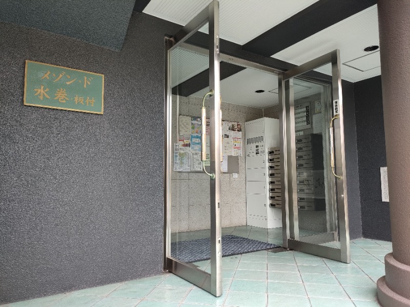 入り口はこちらです！