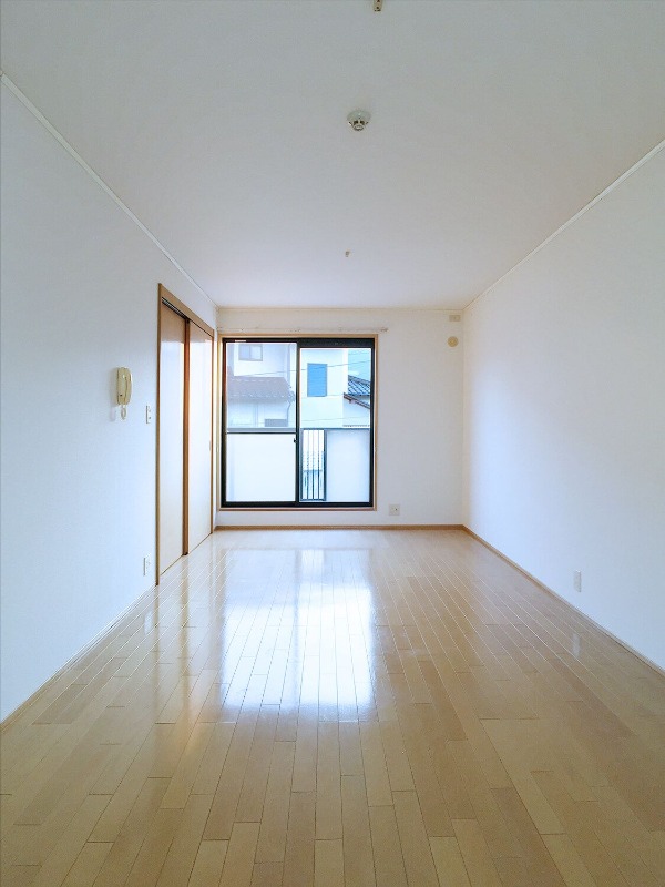 家具の配置に困らないリビングですね