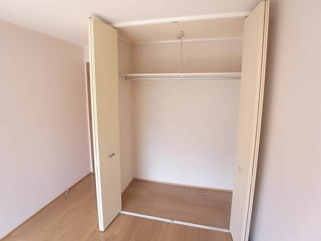 お洋服が多い方でも安心の収納力