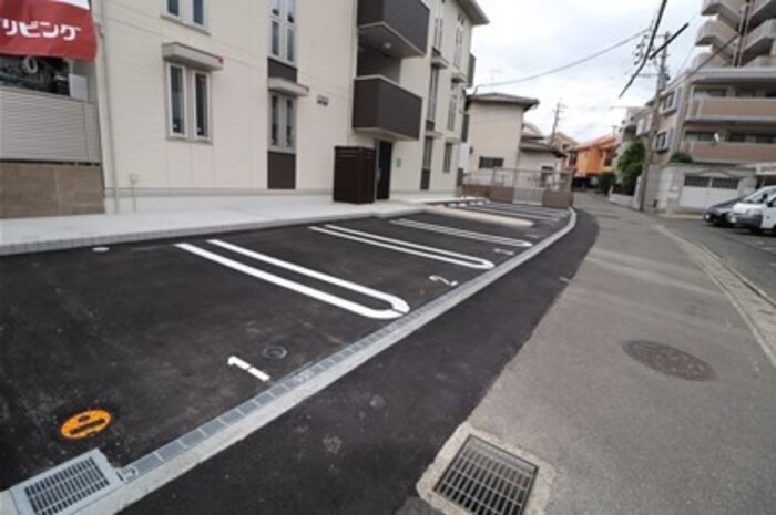 敷地内駐車場完備。