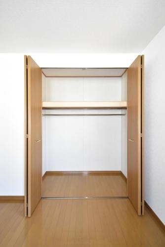 奥行きのあるクローゼット。