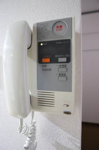 インターホンで来客を確認できます