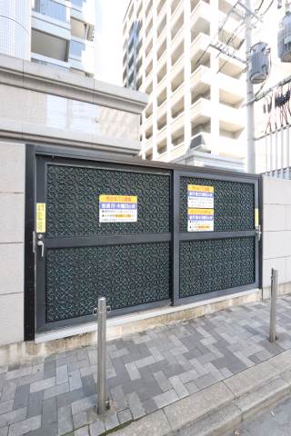 敷地内ゴミ置き場です