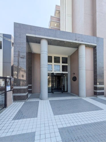 立派なエントランス