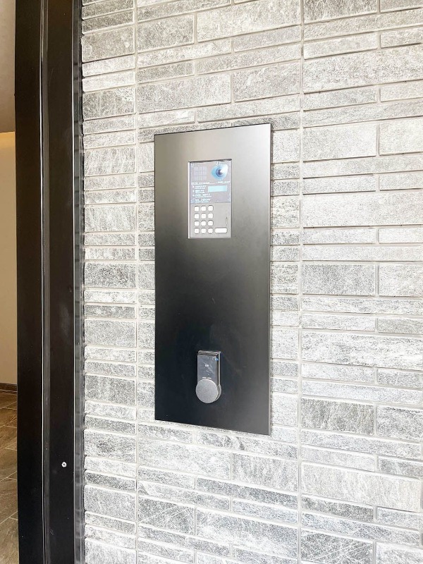 オートロック完備。