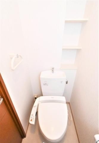 清潔感のあるトイレですね。