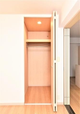 こちらにも収納ございます。