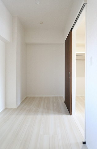 こちらは寝室にいかがでしょうか