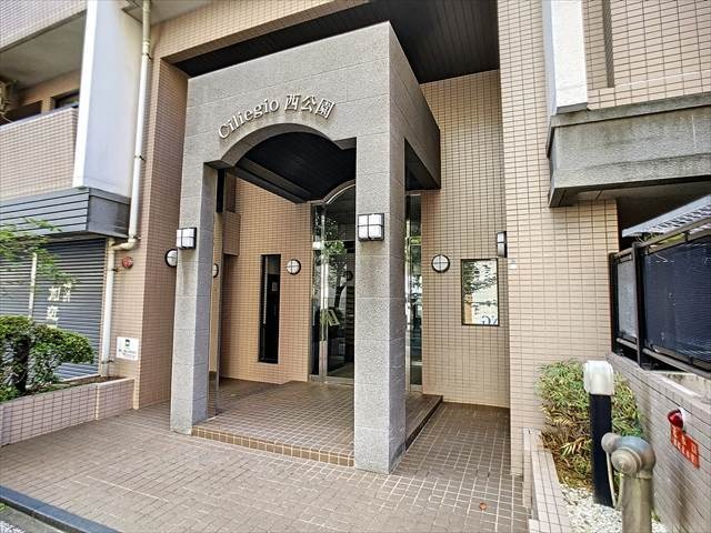 オートロック完備。