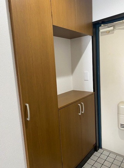 玄関収納完備。