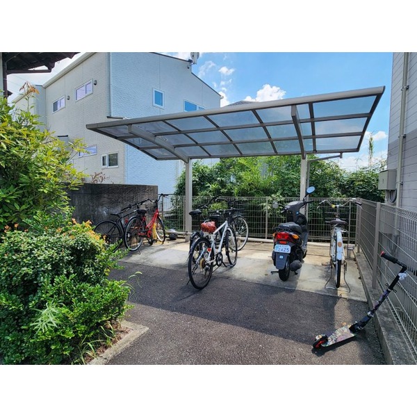 自転車置き場は屋根があります