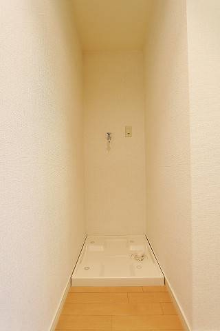 洗濯機はこちらに置きます