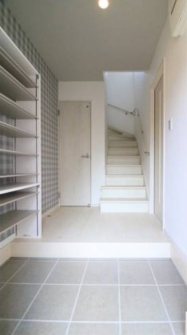 オシャレなデザインの玄関です