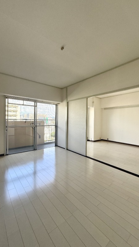 寝室はこちらに