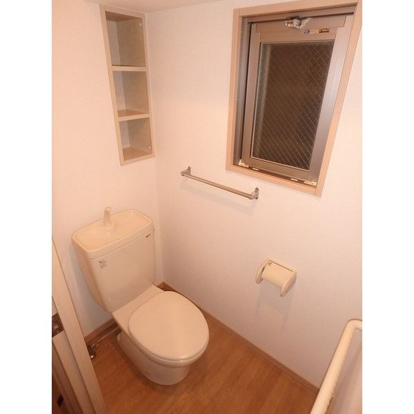 窓付きのトイレです！