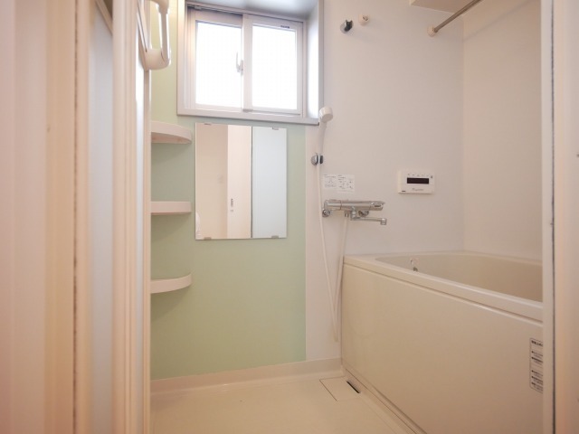 大人気の窓付きの浴室