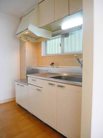 キッチンに窓があると風通しが出来ますよ