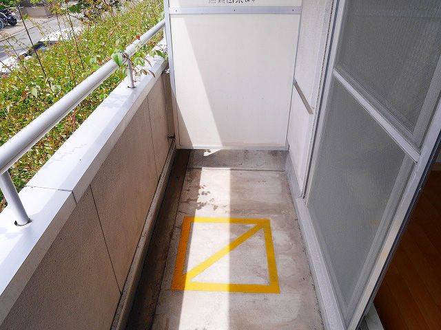 バルコニーが広く、洗濯物もたくさん干せそうです