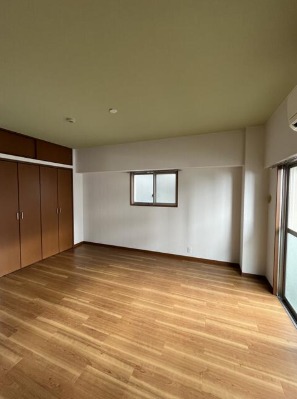 家具の配置に困らないリビングですね