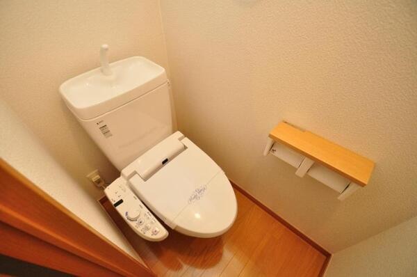 清潔感のあるトイレですね。