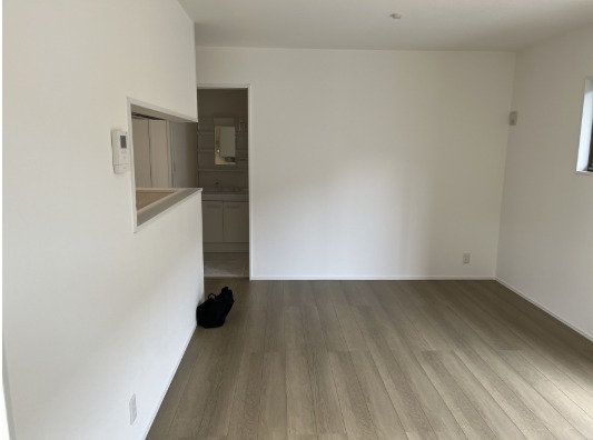 家具の配置に困らないリビングですね