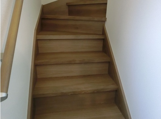 手すり付きで安心ですね