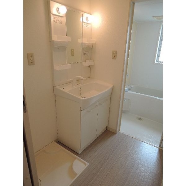 綺麗な独立洗面台です