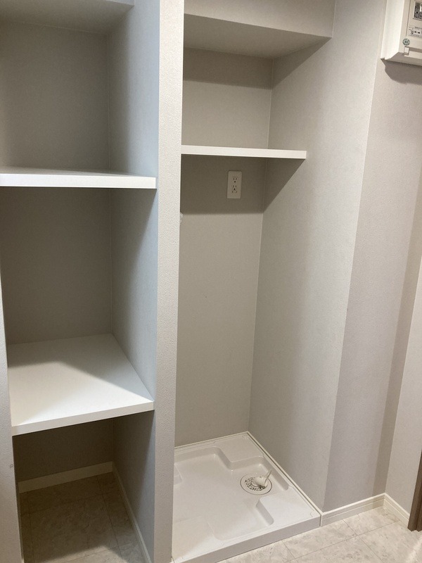 室内洗濯機置場完備。