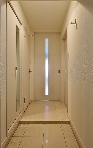 明るい玄関で気分も明るくなりそうですね