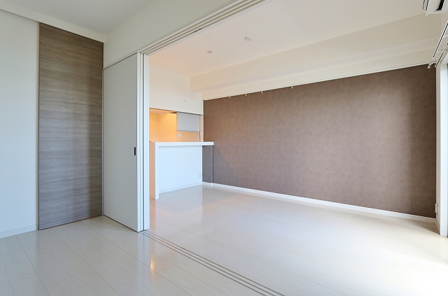 リビングの仕切りを開くとこんな感じです