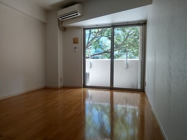 家具の配置がしやすいリビングですね