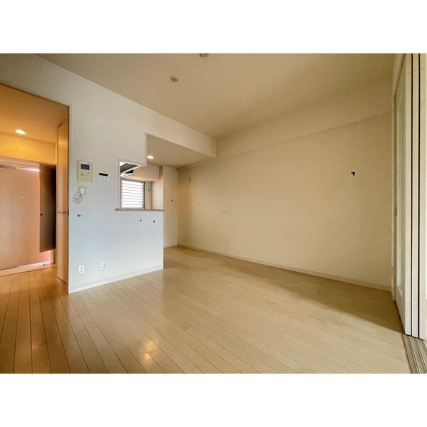 家具の配置がしやすいリビングですね