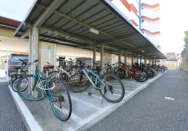 嬉しい屋根付き駐輪場あります