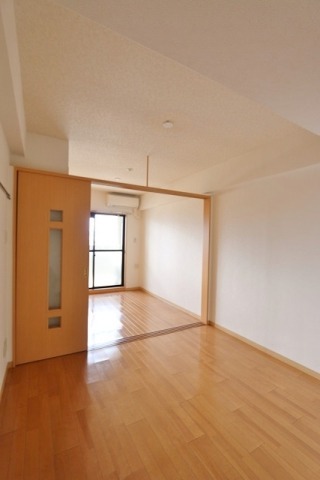 寝室とリビングを分けたい方にお勧めの間取りです