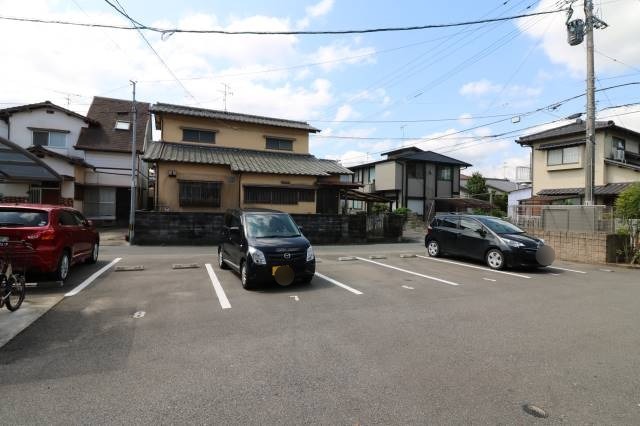 敷地内駐車場有り。