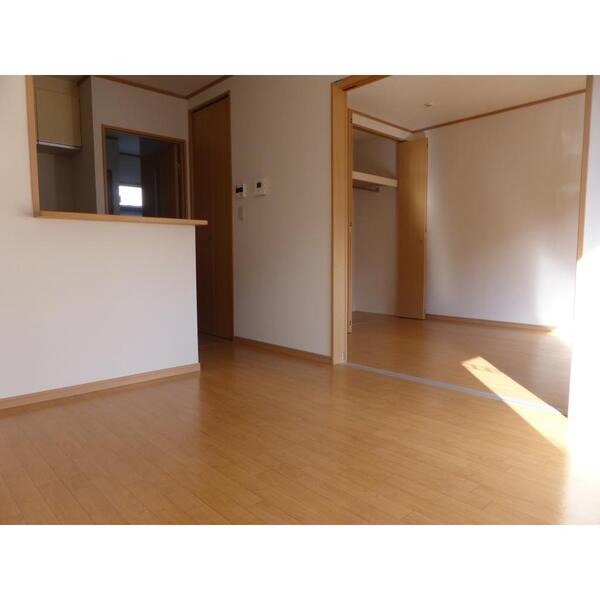 家具の配置に困らないリビングですね