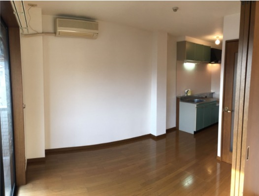 家具の配置に困らないリビングですね