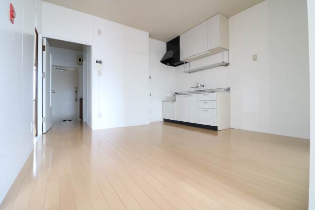 家具の配置に困らないリビングですね