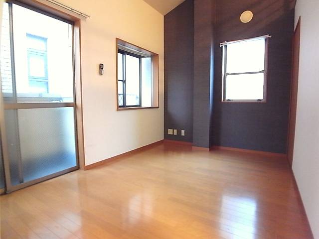 家具の配置に困らないリビングですね