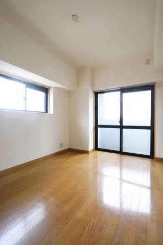 色々な用途で使える洋室です