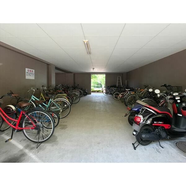 屋根付き駐輪場